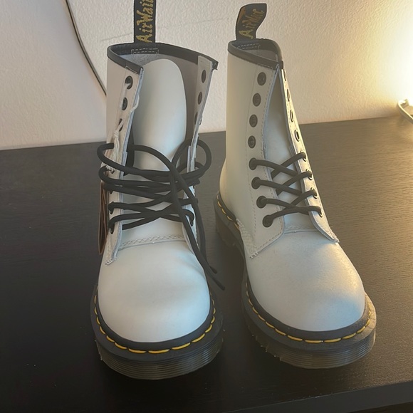 Dr. Martens Shoes - White dr. Martins